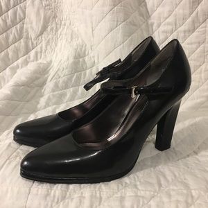 Women’s black heels